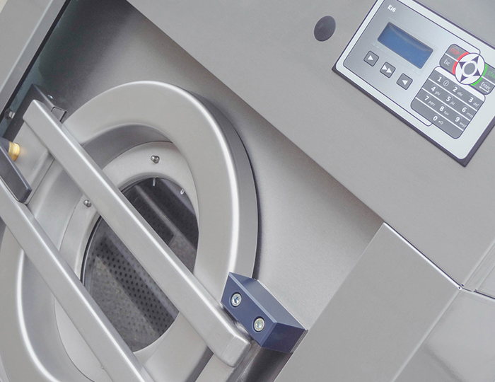 Front-load-washer-extractors04